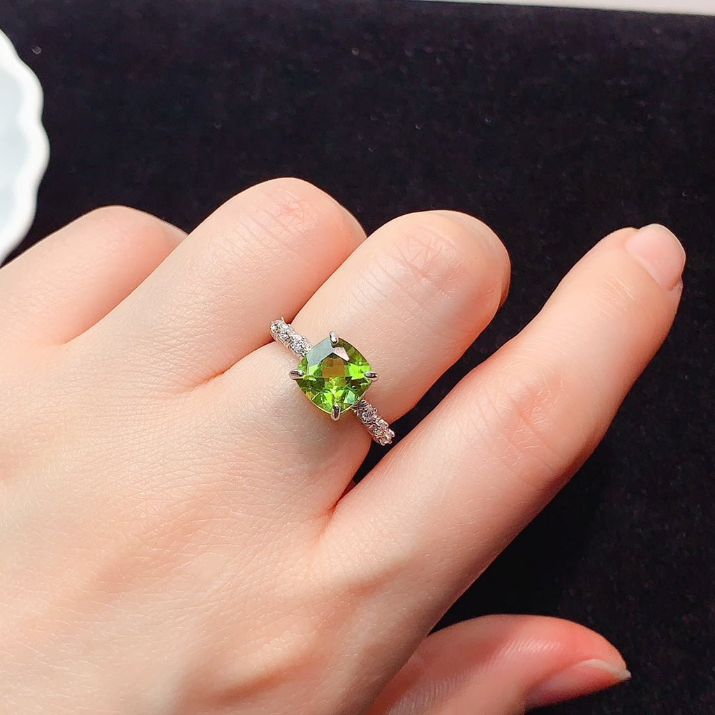 YBJ - 0615 - 110131 - 1 - 貴婦人の宝箱